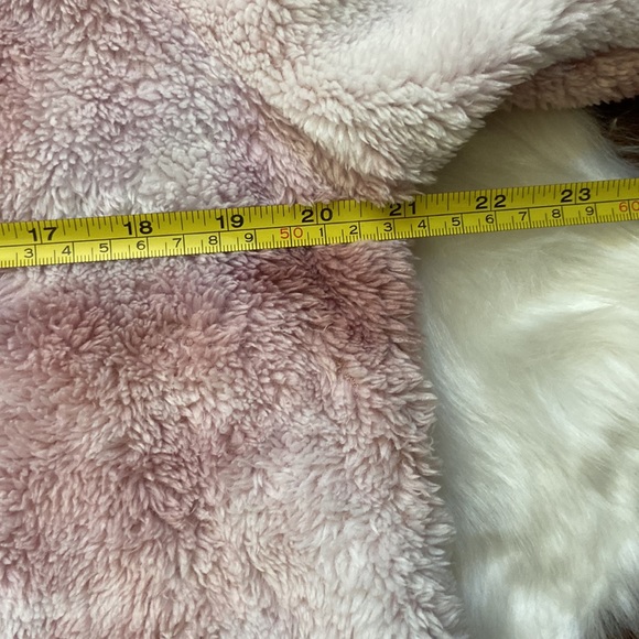 NWOT Soft fuzzy pullover in size S - Picture 5 of 7